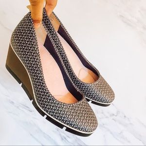 Betabrand All Weather Wedges Size 8.5 NWOT